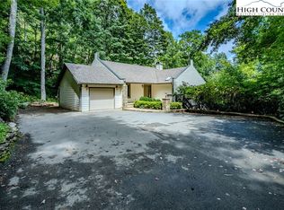 302 Water Court Ln, Linville, NC 28646