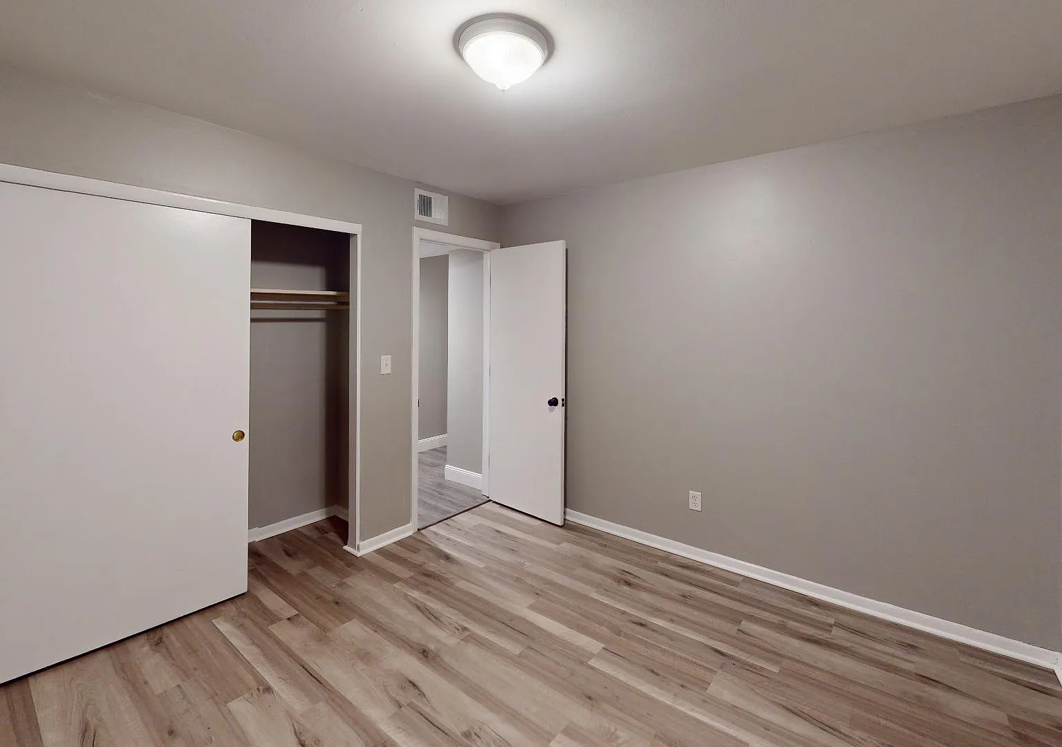 2 bed, 1038 sqft, $1,800 — Photo 4