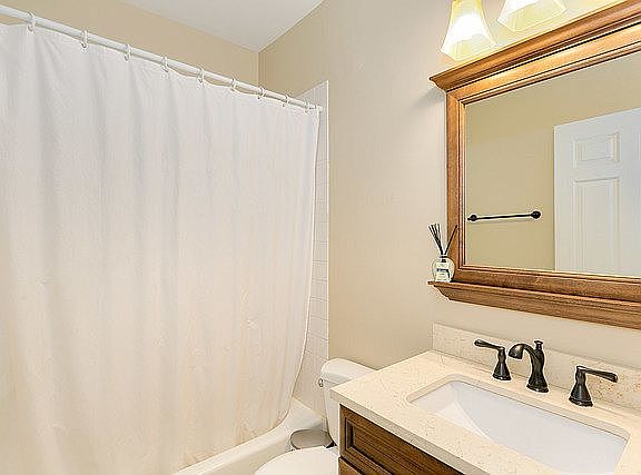 4th image of 1342 N North Park Ave APT 3