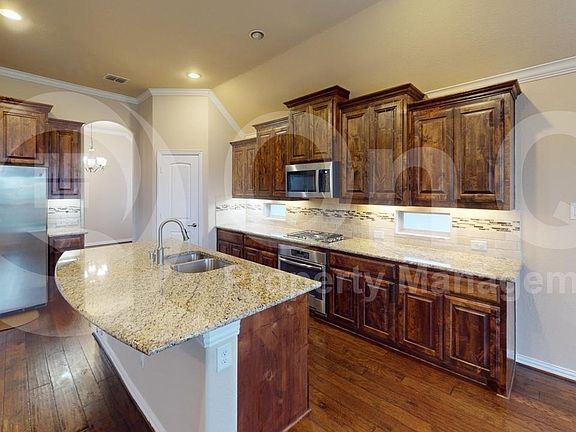 5th image of 4204 Overton Dr