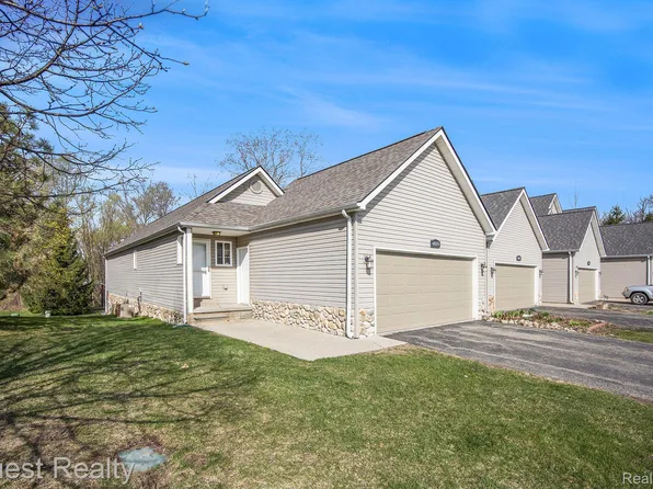 4655 Christopher Pines Dr, Independence, MI 48346
