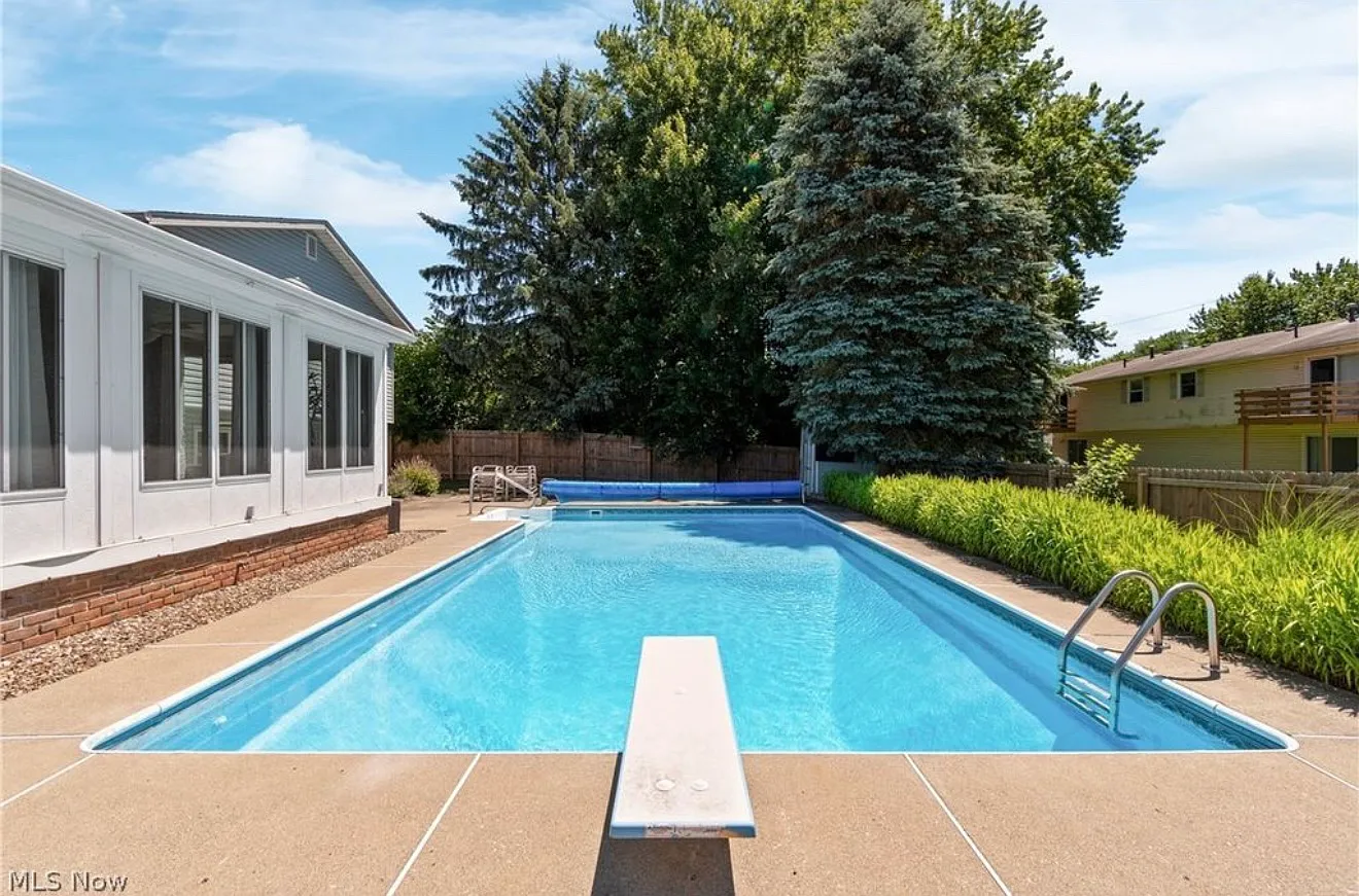 4 bed, 1656 sqft, $2,500 — Photo 3