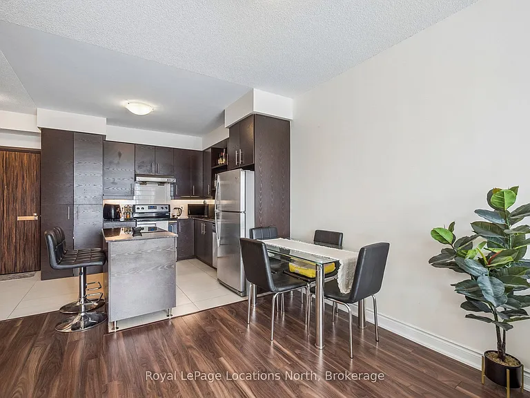 277 S Park Rd #810 — Photo 4