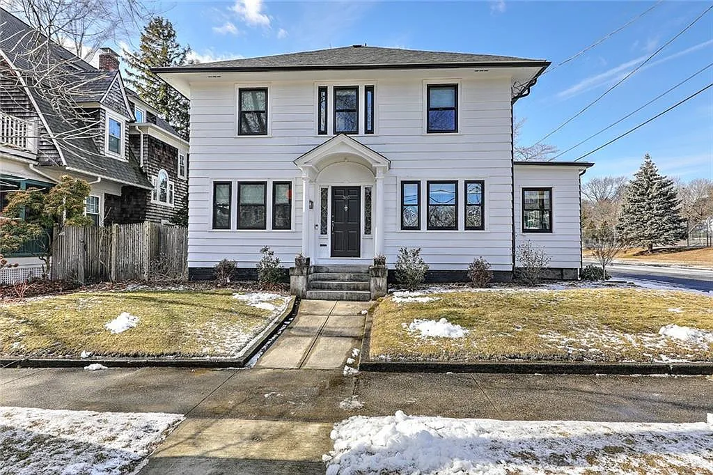 310 Elmgrove — Photo 1