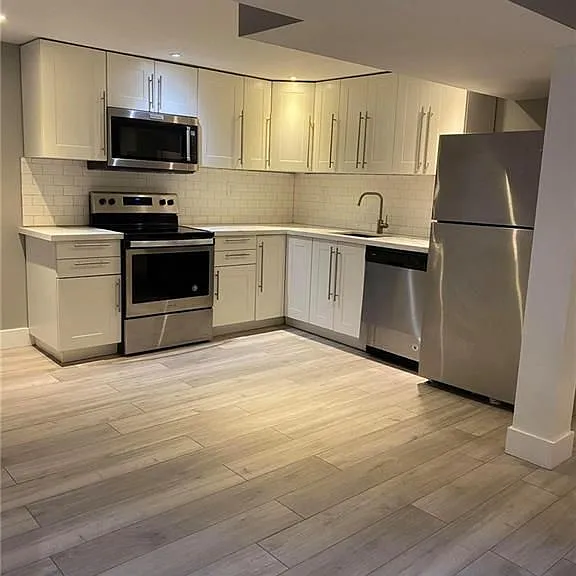 17 Mellenby St #LOWER — Photo 4