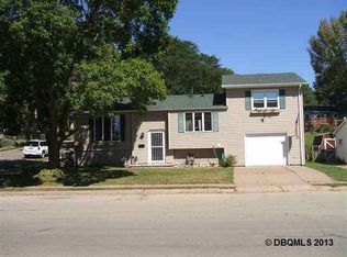 3535 Hillcrest Rd, Dubuque, IA 52002