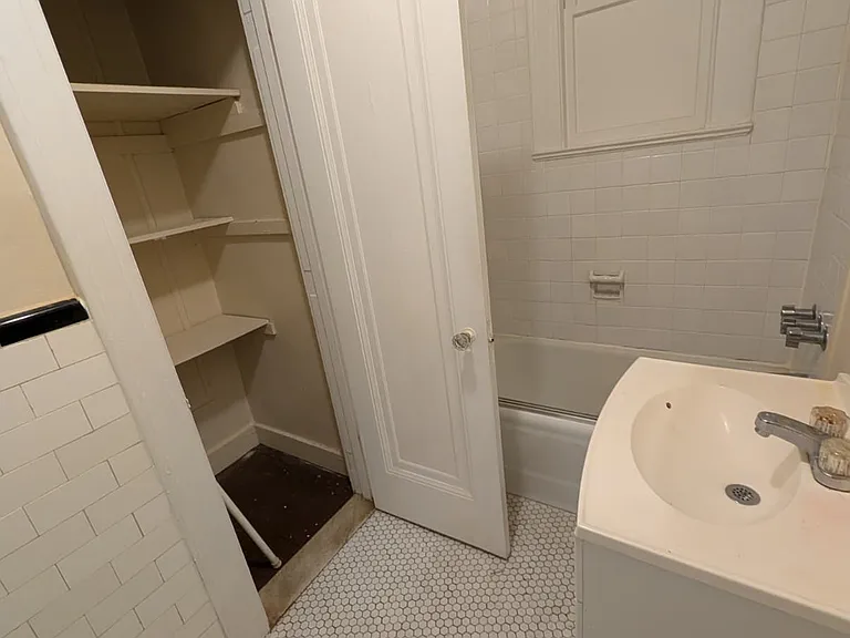 305 Main St #1 — Photo 8