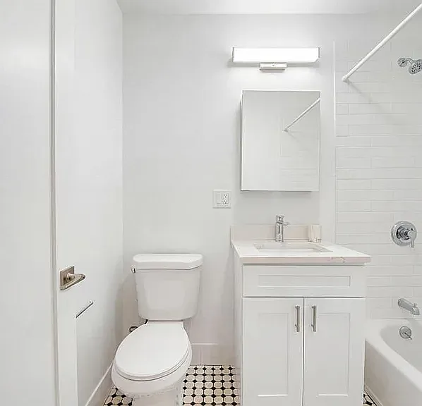 231 E 60th St #3 — Photo 3