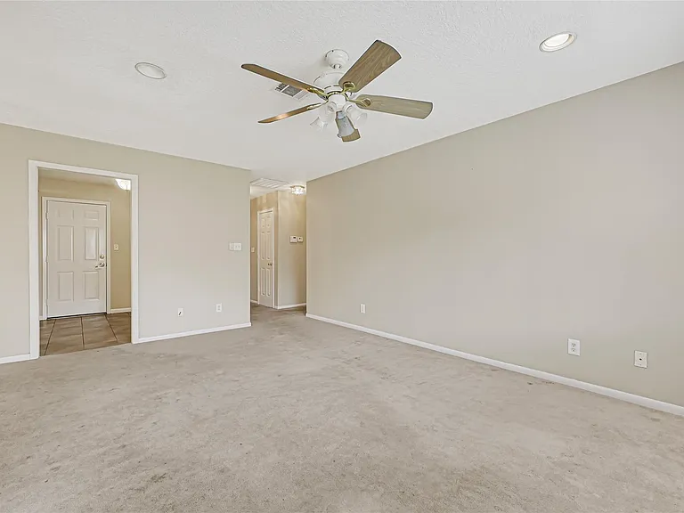 3816 Newton Dr — Photo 9
