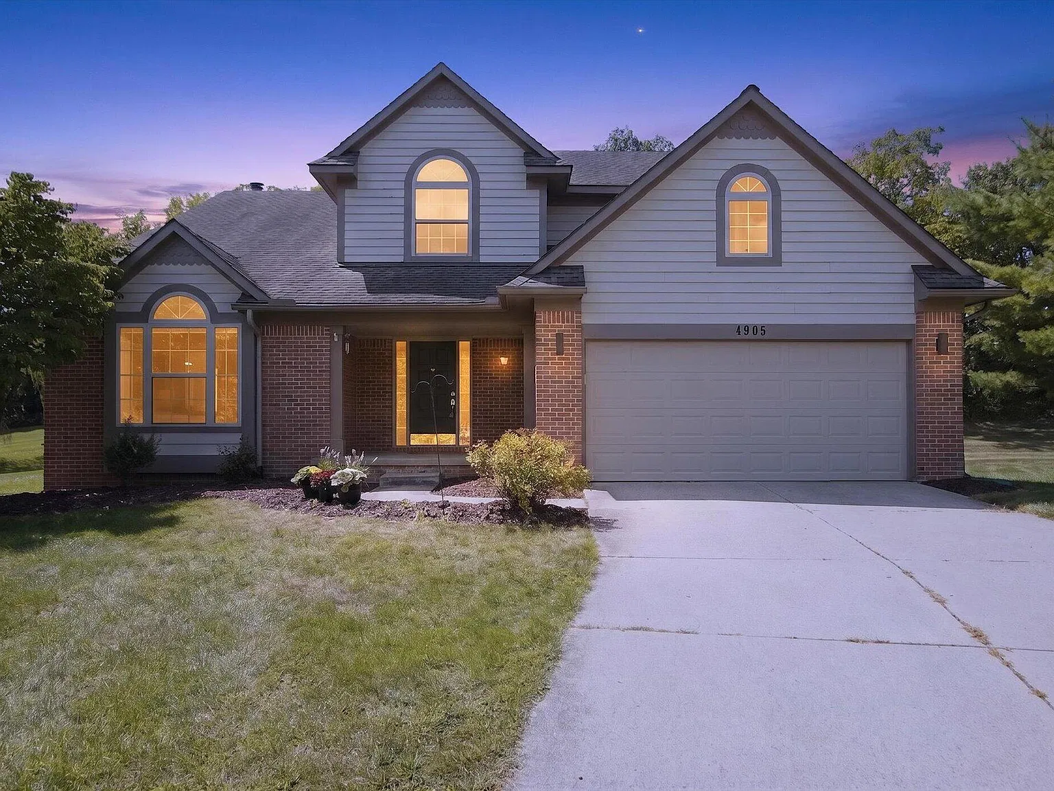 3 bed, 2.5 bath, 2265 sqft, $3,700 — Photo 2