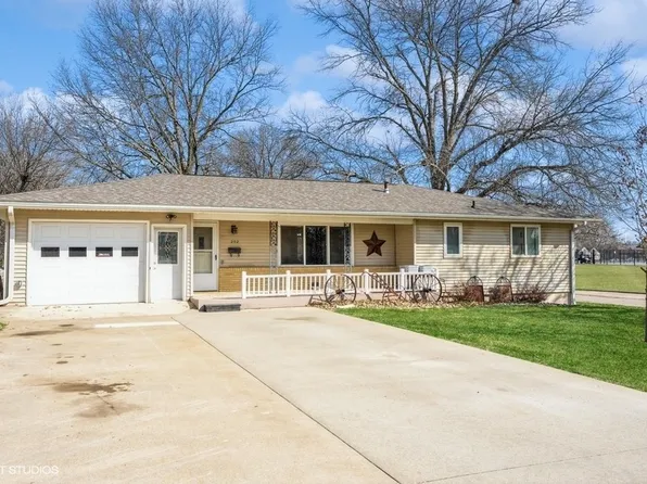 202 University St, Pella, IA 50219