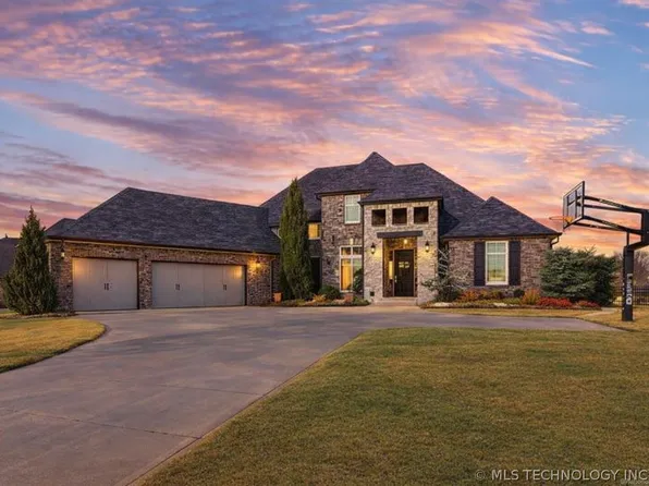 19063 E Twin Creeks Dr, Owasso, OK 74055