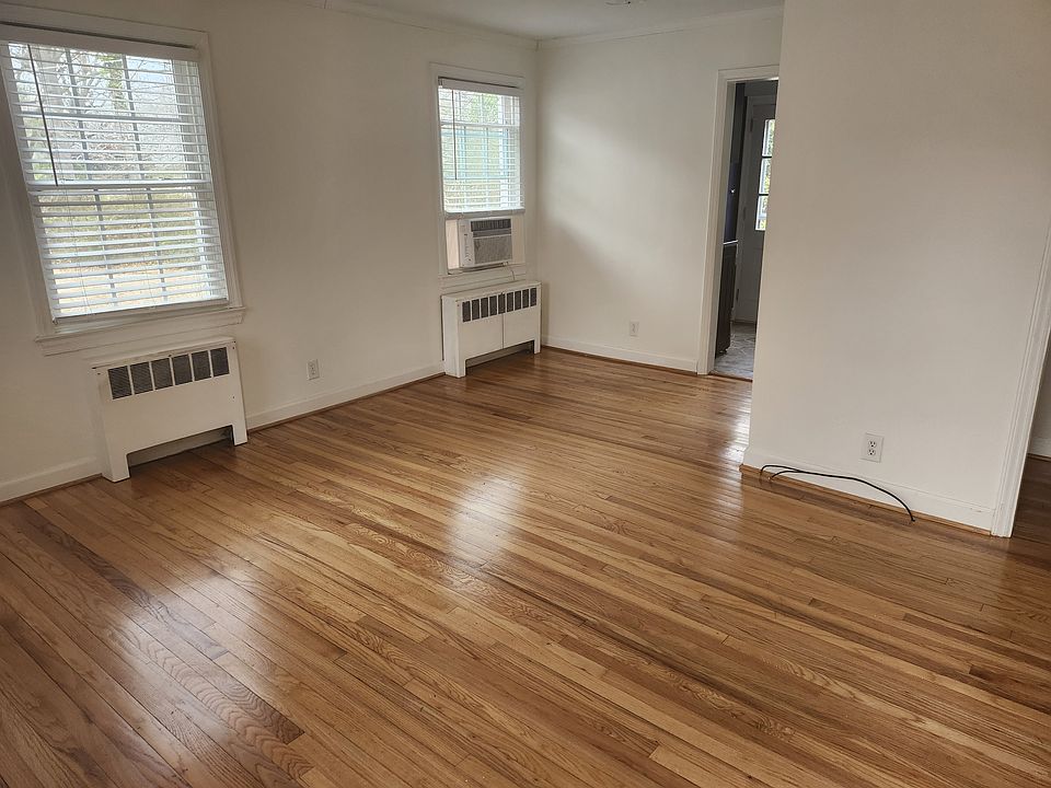 Living room to dining area