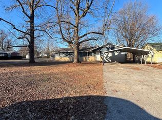 1459 S Luster Ave, Springfield, MO 65804