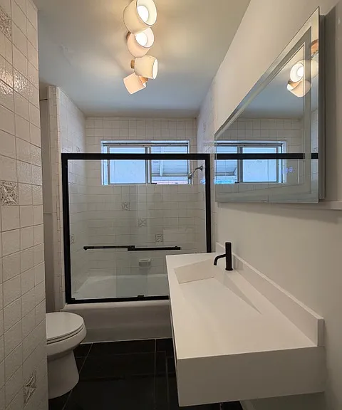 418 S Clark Dr — Photo 7