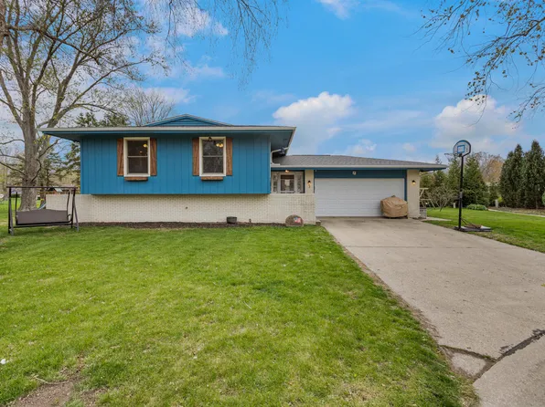 3 Clover Leaf Ct, Savoy, IL 61874