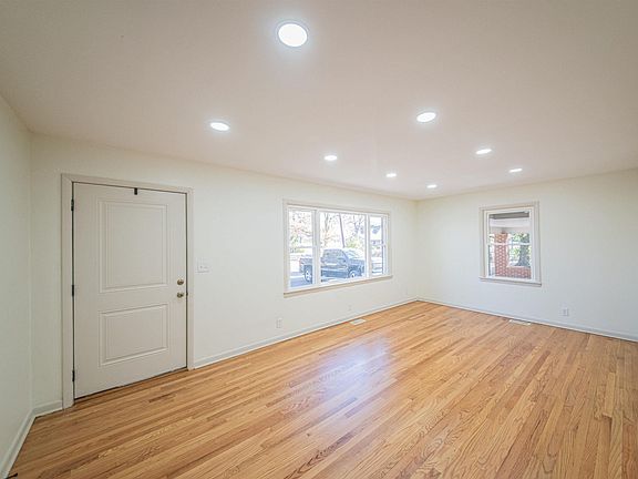 5th image of 225 N 31st St