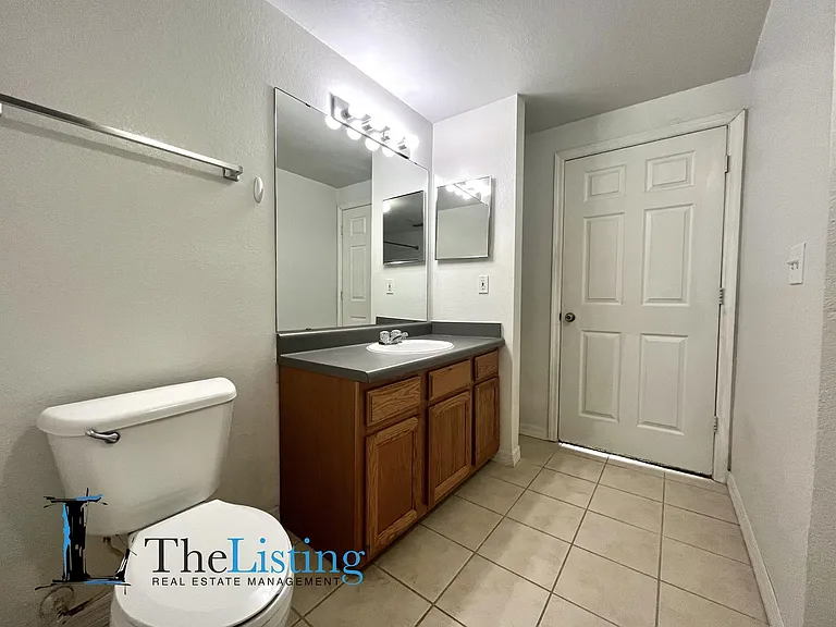 3428 Soho St #B6 — Photo 15