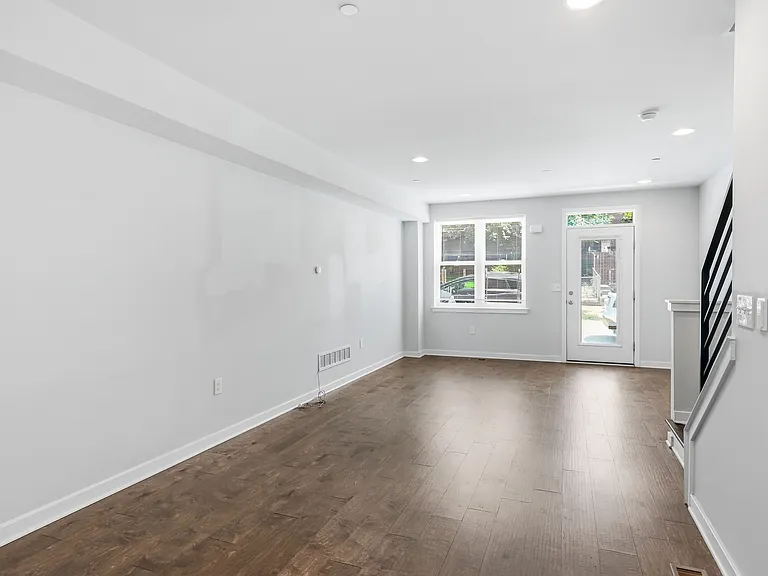 444 Kingsley St #444 — Photo 3