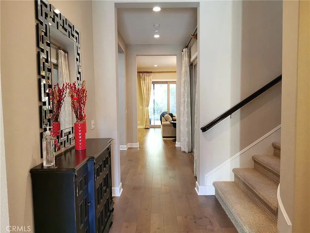 4 bed, 4.5 bath, 3628 sqft, $9,200 — Photo 3