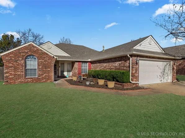 11824 N 107th East Pl, Collinsville, OK 74021