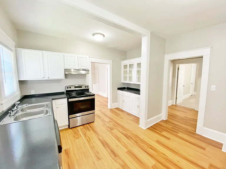 805 Douglas St — Photo 7