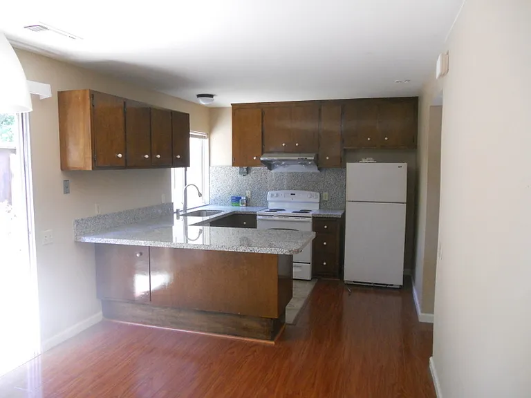 1557 Drake Dr — Photo 2