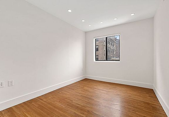3rd image of 345 W 30th St APT 7C