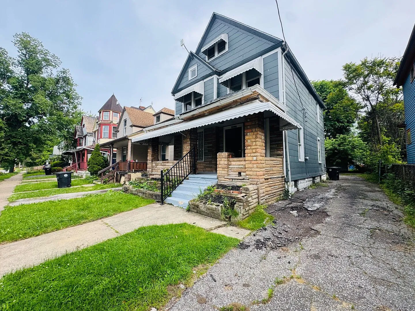 Charming 3-Bedroom Property in Prime Location — Photo 3