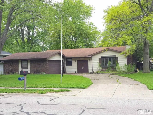 1512 Kern Rd, Washington, IL 61571