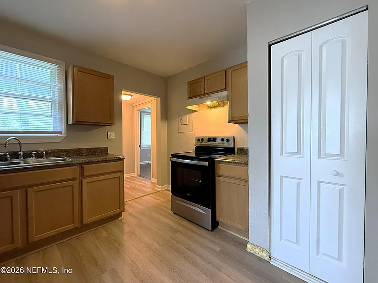 843 Mackinaw St — Photo 6
