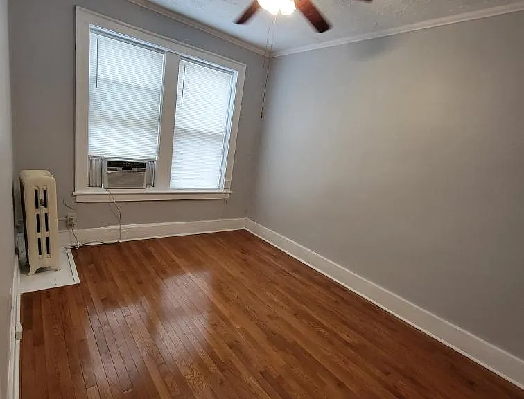 Colonial Apartments — Photo 13