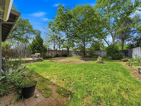 5th image of 2146 Garden Ave
