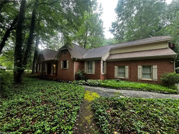 645 Ravenwoods Dr, Chesapeake, VA 23322
