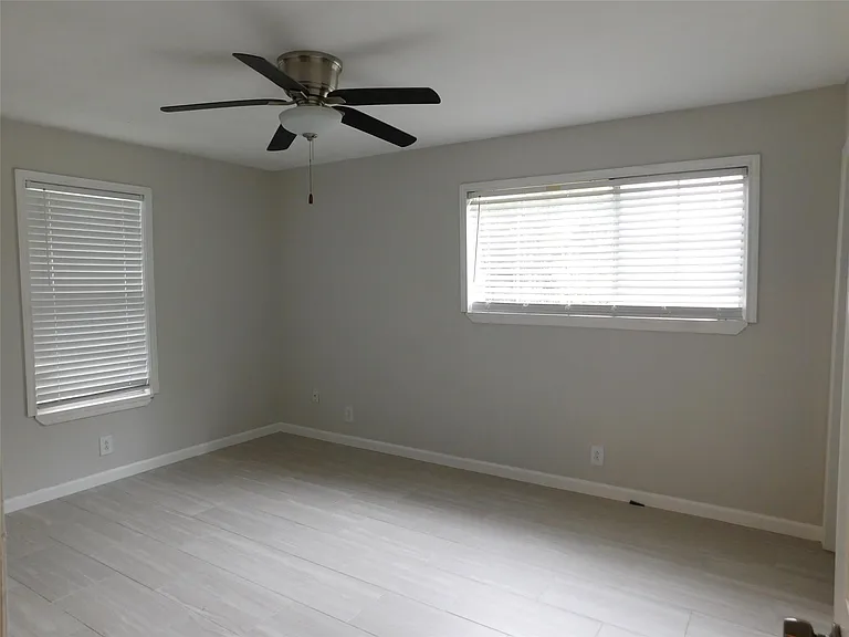 2307 Galway St — Photo 10