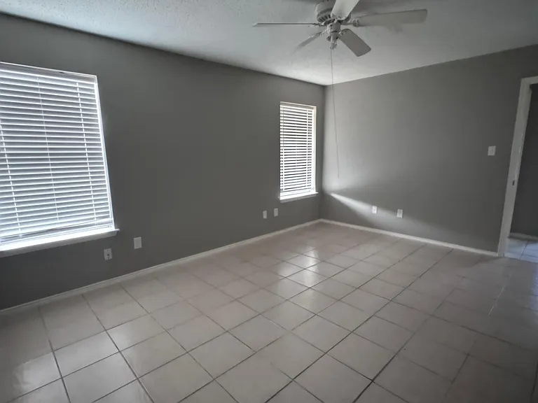 737 Valley Spring Dr — Photo 5