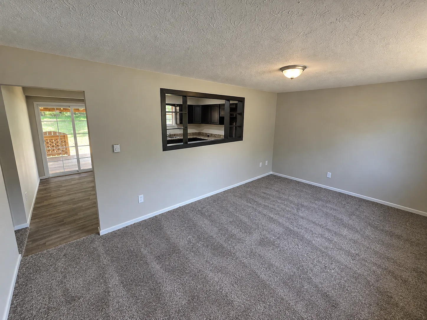 3 bed, 1.0 bath, $1,400 — Photo 4