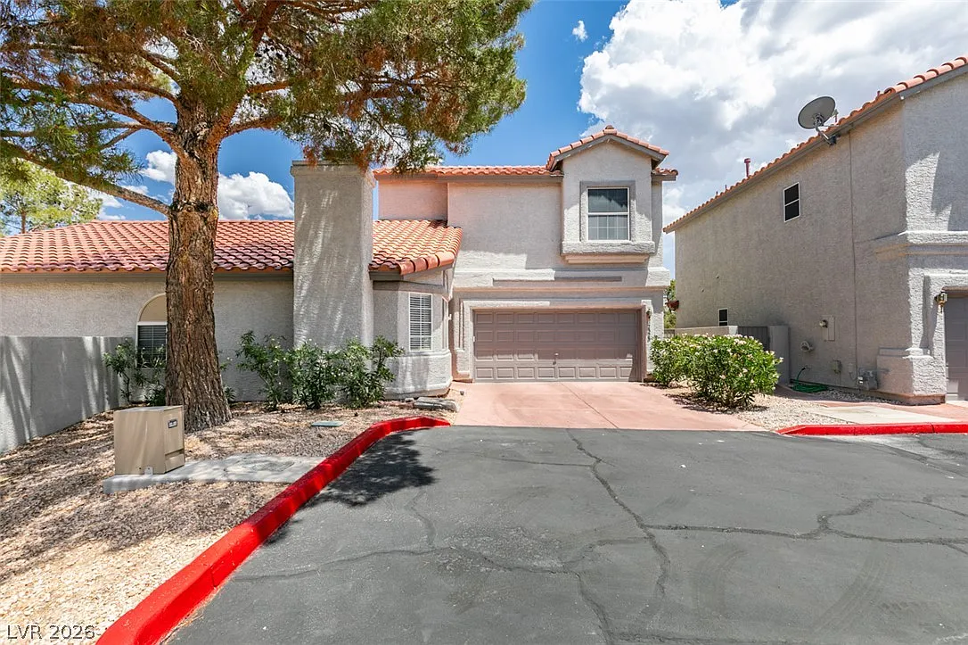 3 bed, 2.5 bath, 1624 sqft, $2,100 — Photo 1