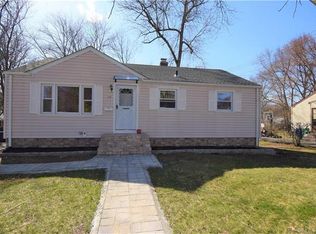 13 Mayfair Ct, Bloomfield, CT 06002