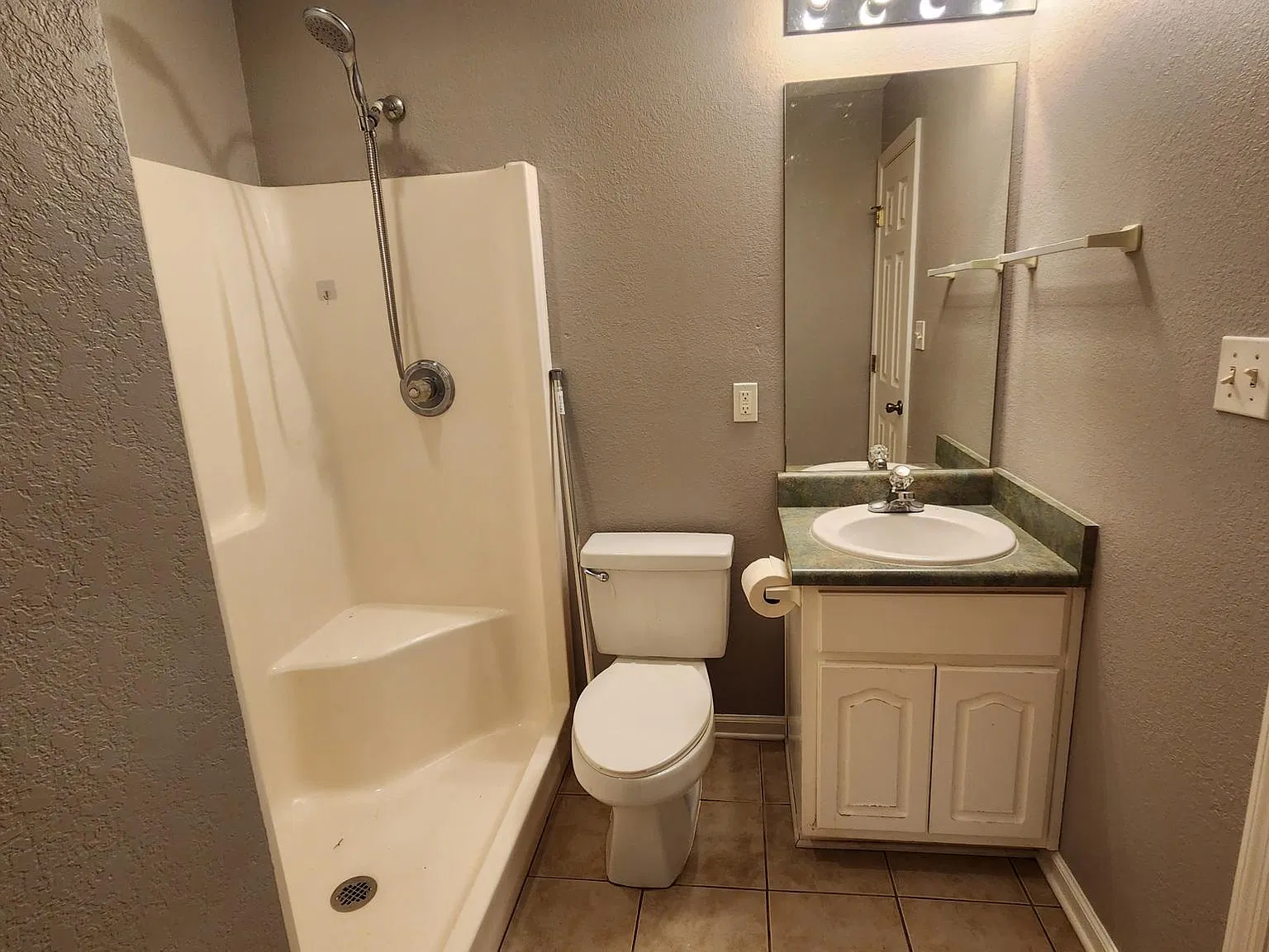 3 bed, 1260 sqft, $1,600 — Photo 4