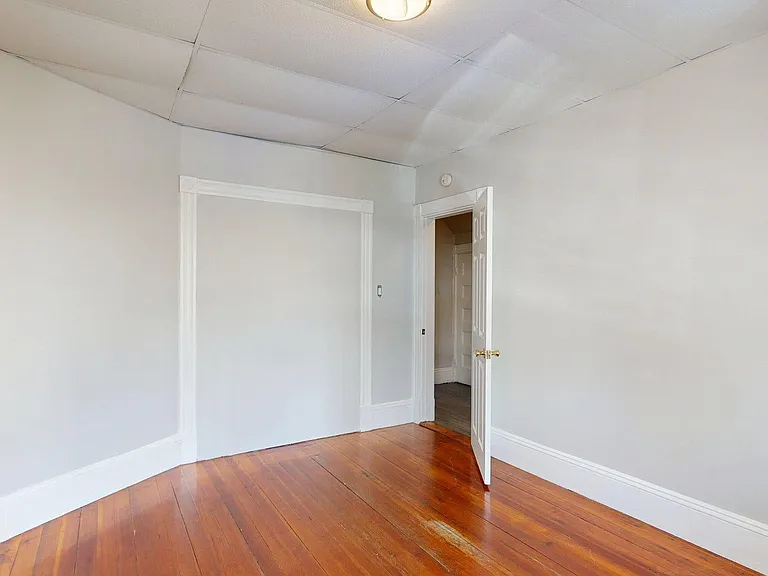 346 Chelsea St #1 — Photo 2