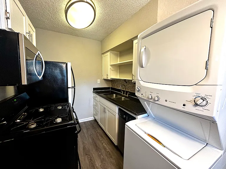 2401 Manor Rd #109 — Photo 5