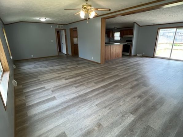 213 N Park St #33, Conrad, IA 50621