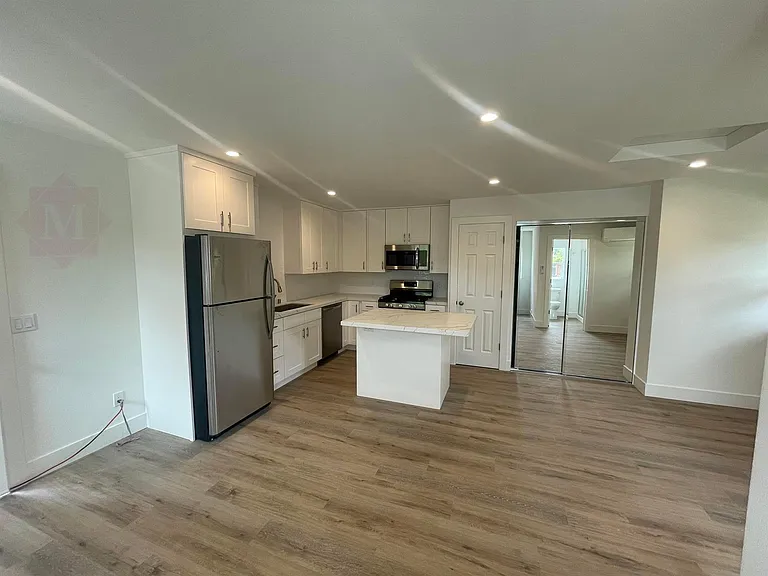520 W Gutierrez St #D — Photo 2