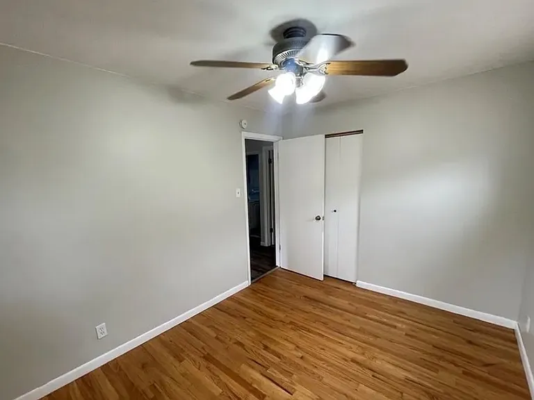 1221 Scott Ave — Photo 9