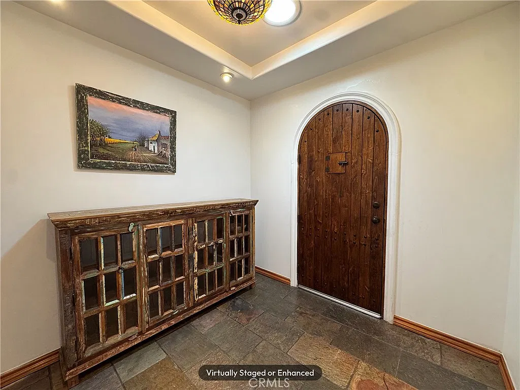3 bed, 2152 sqft, $6,995 — Photo 3
