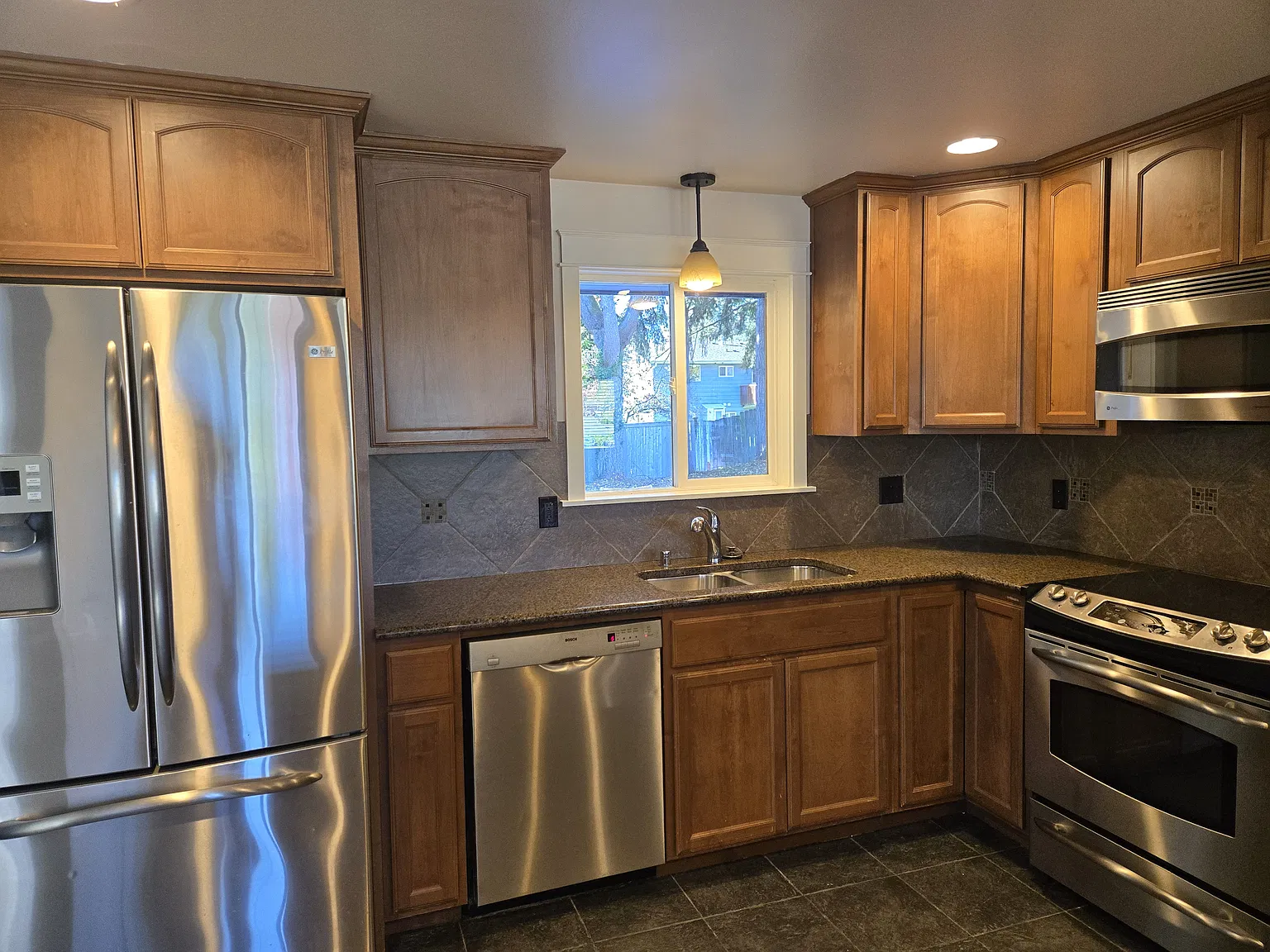 3 bed, 1310 sqft, $3,400 — Photo 4