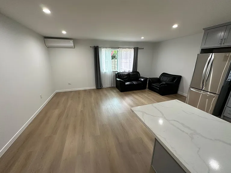 228 E Sycamore Ave — Photo 3