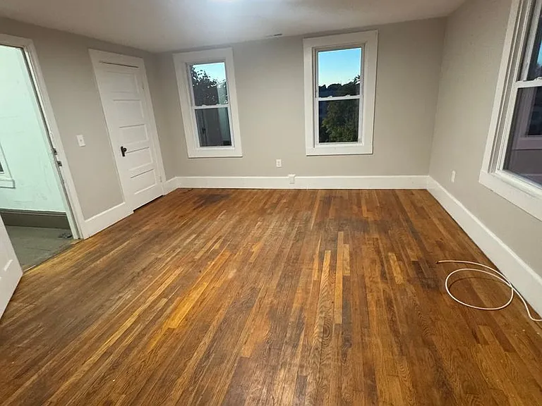 113-115 Laurel Ave — Photo 6