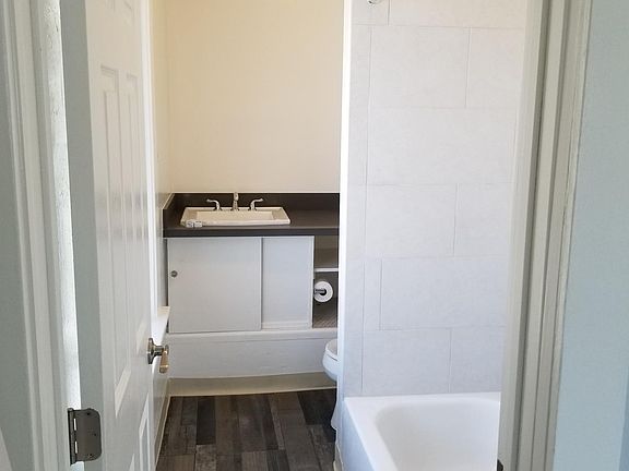 5th image of 444 Montclair Ave